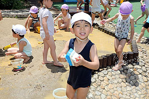 思いっきり水遊び　たんぽぽ・すみれ