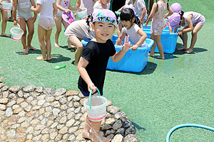 思いっきり水遊び　たんぽぽ・すみれ