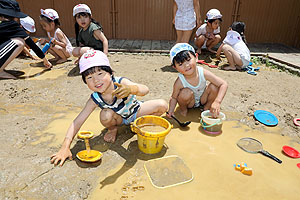 思いっきり水遊び　たんぽぽ・すみれ