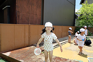 思いっきり水遊び　たんぽぽ・すみれ