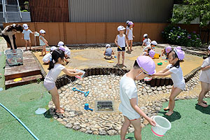 思いっきり水遊び　たんぽぽ・すみれ