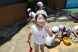 思いっきり水遊び　たんぽぽ・すみれ