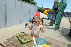 園庭で思いっきり遊びました！　A・りす・ひよこ