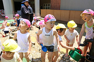 元気いっぱいどろんこ遊び　ばら・あひる