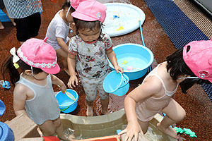 水遊びたのしかったね　ひよこ