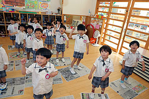 新聞じゃんけん　ばら