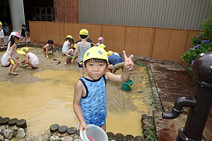 泥んこ遊び　　うさぎ・ひまわり