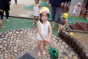 泥んこ遊び　　うさぎ・ひまわり