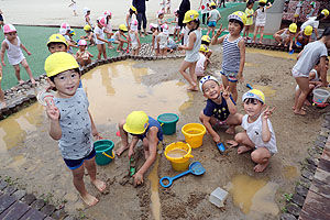 泥んこ遊び　　うさぎ・ひまわり