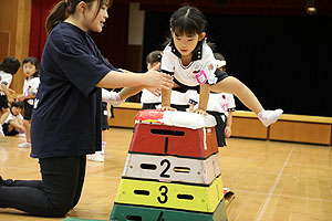 体操教室　ー跳び箱ー　ばら