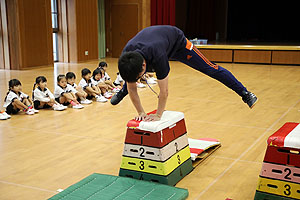 体操教室　ー跳び箱ー　すみれ