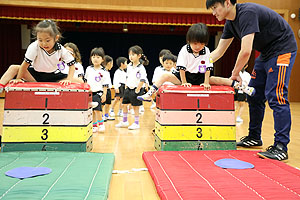 体操教室　ー跳び箱ー　すみれ