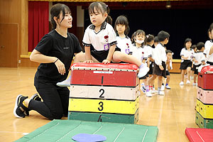 体操教室　ー跳び箱ー　すみれ