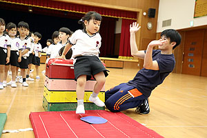 体操教室　ー跳び箱ー　すみれ