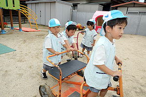 園庭遊び楽しいね！　こあら