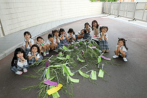 短冊に願いを込めて　年長組