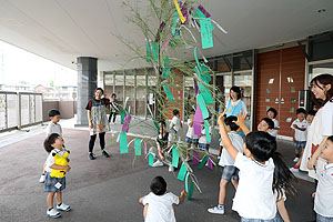 短冊に願いを込めて　年長組