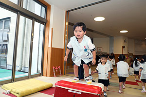 鉄棒頑張っています　きりん