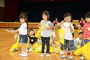 エンゼル七夕まつり　おかしのつかみどり・的あて・わなげ 　年中 NO.2