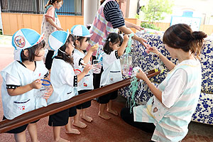 カラフル流しそうめん　楽しかったね！　年少組　NO.2