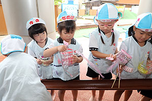 カラフル流しそうめん　楽しかったね！　年少組　NO.2