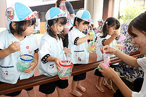 カラフル流しそうめん　楽しかったね！　年少組　NO.2