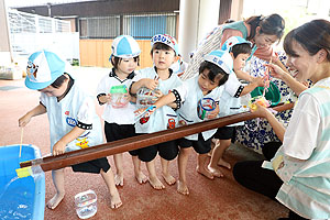 カラフル流しそうめん　楽しかったね！　年少組　NO.2