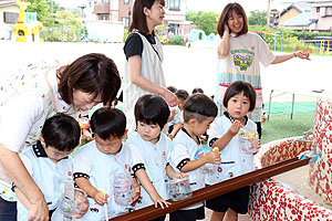 カラフル流しそうめん　楽しかったね！　年少組　NO.1