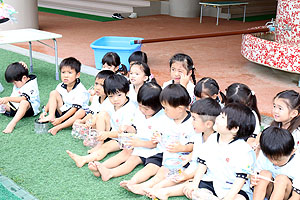 カラフル流しそうめん　楽しかったね！　年少組　NO.1