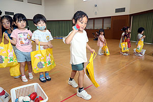 エンゼル七夕まつり　おかしのつかみどり・的当て・わなげ　年少・ひよこ・あひる　NO.2