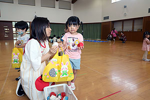 エンゼル七夕まつり　おかしのつかみどり・的当て・わなげ　年少・ひよこ・あひる　NO.2