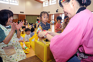 エンゼル七夕まつり　おかしのつかみどり・的当て・わなげ　年少・ひよこ・あひる　　NO.1