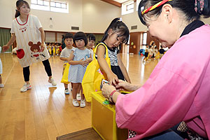 エンゼル七夕まつり　おかしのつかみどり・的当て・わなげ　年少・ひよこ・あひる　　NO.1