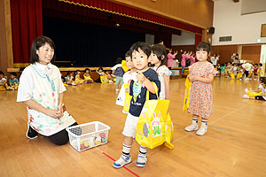 エンゼル七夕まつり　おかしのつかみどり・的当て・わなげ　年少・ひよこ・あひる　　NO.1