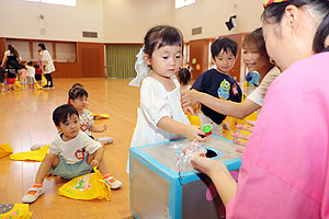 エンゼル七夕まつり　おかしのつかみどり・的当て・わなげ　年少・ひよこ・あひる　　NO.1