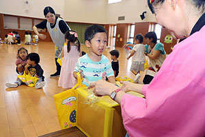 エンゼル七夕まつり　おかしのつかみどり・的当て・わなげ　年少・ひよこ・あひる　　NO.1