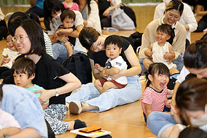 リトルエンゼル 「1歳児の親子の集い」が開かれました　