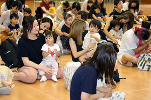 リトルエンゼル 「1歳児の親子の集い」が開かれました　