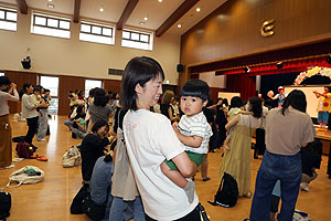 リトルエンゼル 「1歳児の親子の集い」が開かれました　