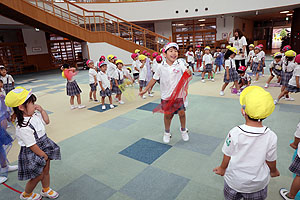 シフォンスカーフ遊び　ひまわり・ばら