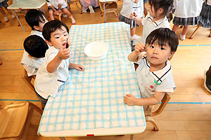 ザリガニ・おたまじゃくしの観察　りす・ことり