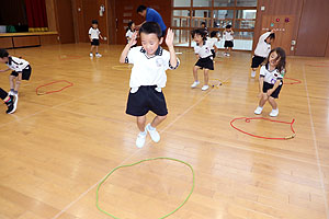 体操教室　ーなわとびー　すみれ