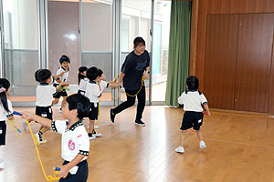 体操教室　ーなわとびー　　ばら