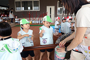 カラフル流しそうめんごっこ　年少組