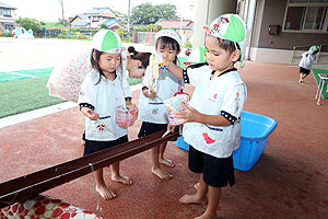 カラフル流しそうめんごっこ　年少組