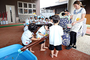 カラフル流しそうめんごっこ　年少組