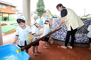 カラフル流しそうめんごっこ　年少組