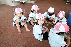 カラフル流しそうめんごっこ　年少組