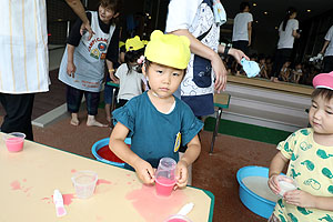 7月生まれのお誕生会　ー色水遊びー　　ひよこ・あひる組