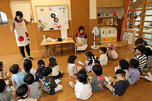 7月生まれのお誕生会　ー色水遊びー　　ひよこ・あひる組